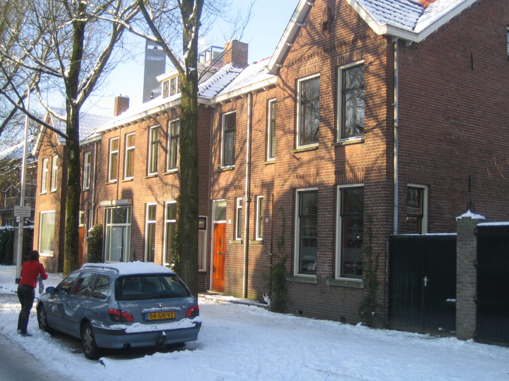 2009 Jan van Beverwijckstraat 61, 59, 57 en 55 (van links naar rechts).