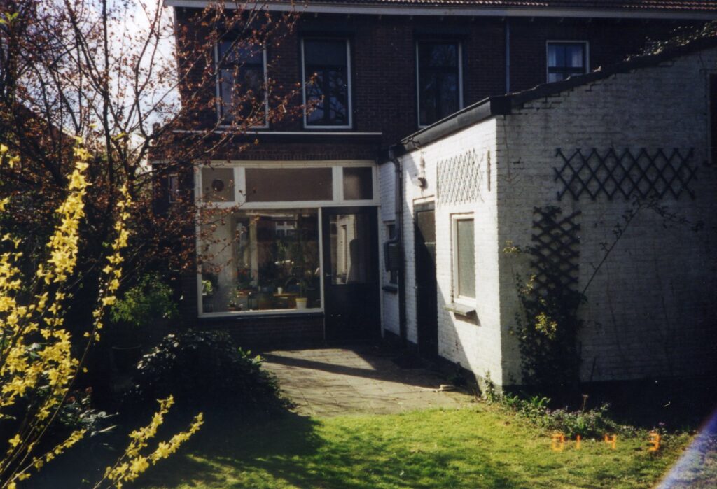 2001 Jan van Beverwijckstraat 55 serre en bergplaats.