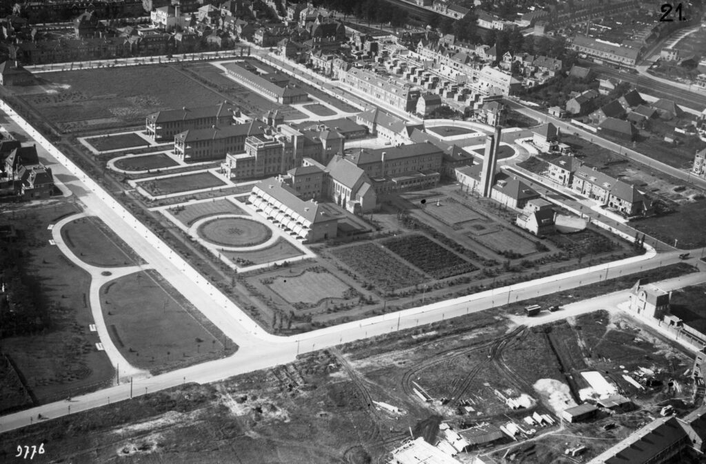 1930 Jan van Beverwijckstraat en St. Elisabeth ziekenhuis.