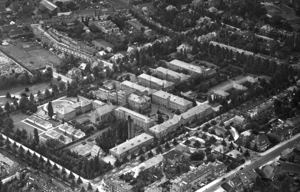 1940 Jan van Beverwijckstraat en St. Elisabeth ziekenhuis.