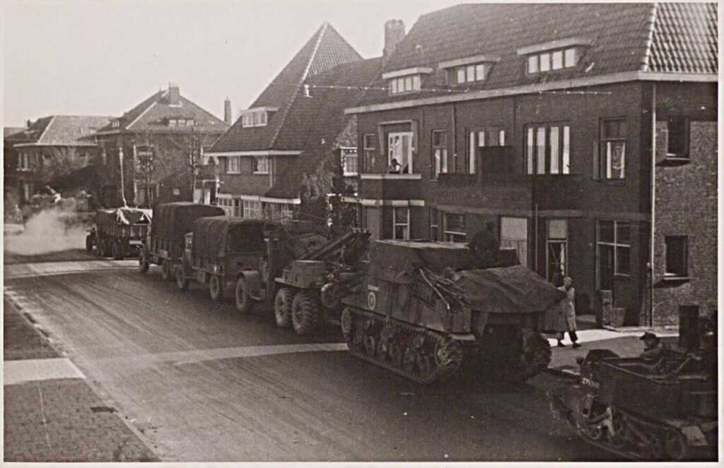 1944 Geallieerde voertuigen op de Nieuwe Bosscheweg.