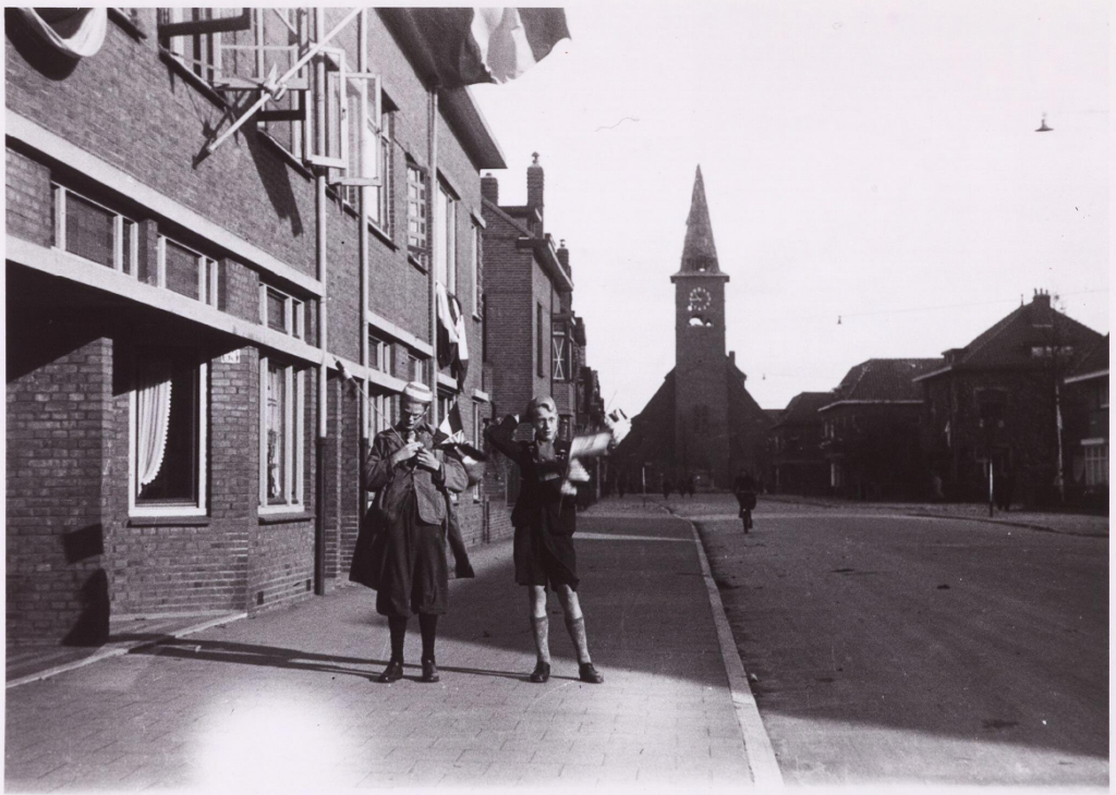 1944 Nieuwe Bosscheweg kinderen tijdens bevrijding.
