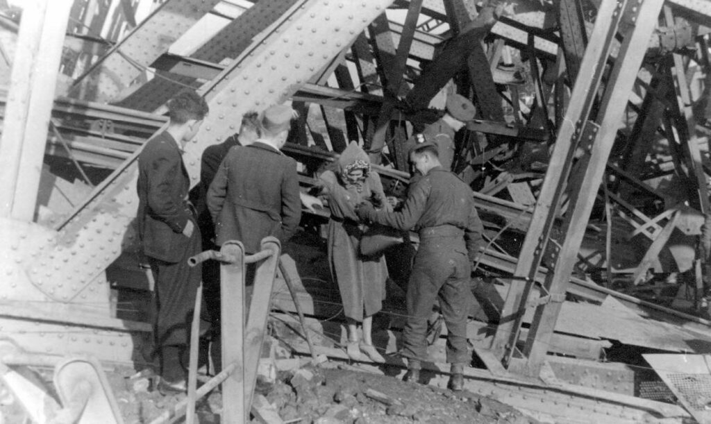 1944 Spoorbrug over het Wilhelminakanaal (opgeblazen in 1940).