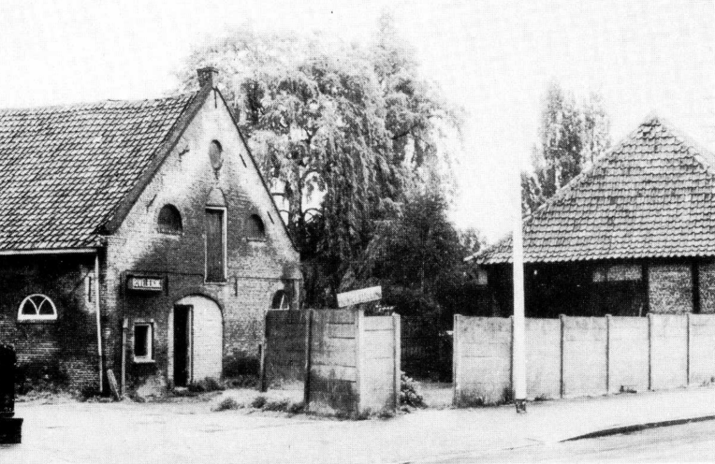 1965 Boerderij van de familie Ketelaars. Hoek Nieuwe Bosscheweg en Enthovenseweg tegenover de P.F. Bergmansstraat. Lange tijd fietsenstalling voor het Elisabeth ziekenhuis.