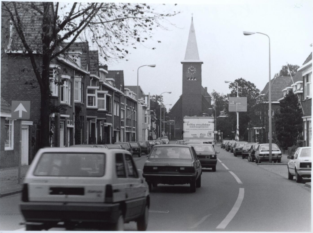 1992 Nieuwe Bosscheweg en Sacramentskerk.
