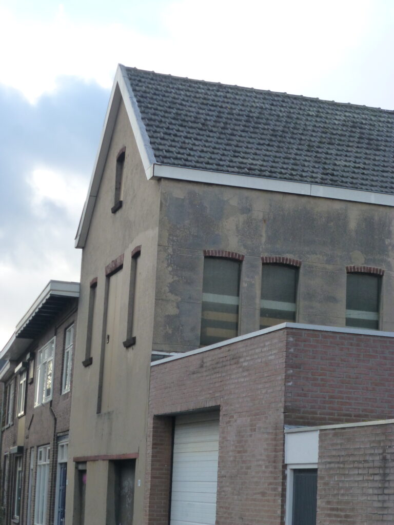 34b. 1942 Bombardement St. Josephstraat (nu Prinsenhoeven) ter hoogte van de Hoogvensestraat (2022).