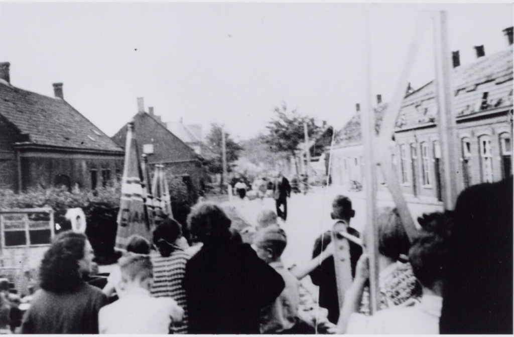 1942 Bombardement St. Josephstraat (nu Prinsenhoeven) ter hoogte van de Hoogvensestraat.