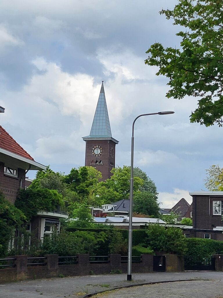 Nieuwe torenspits Sacramentskerk 25-05-2025
