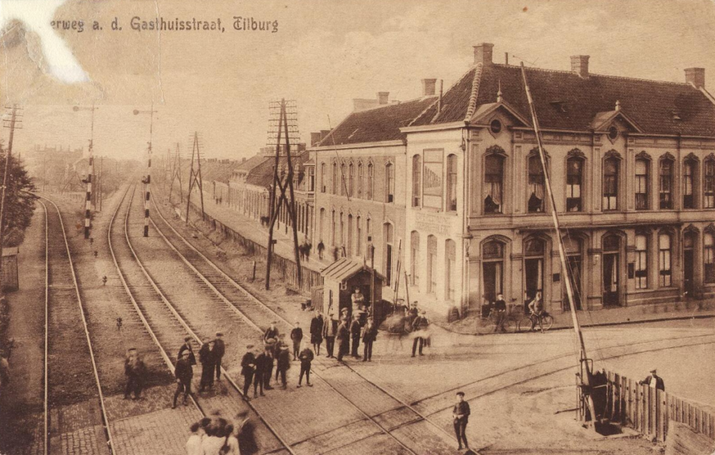 1915 Spoorwegovergang Gasthuisstraat.