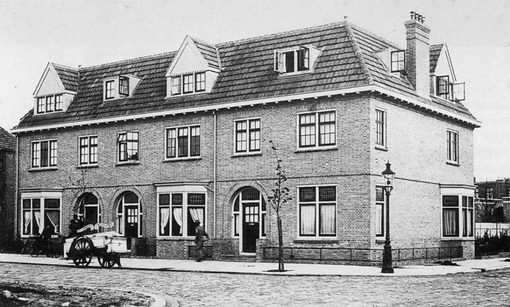 1924 Gerard van Swietenstraat 66-70.