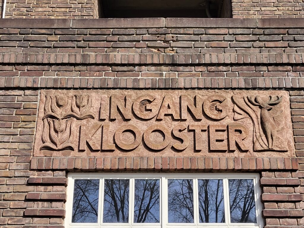 2022 Carré ingang klooster.