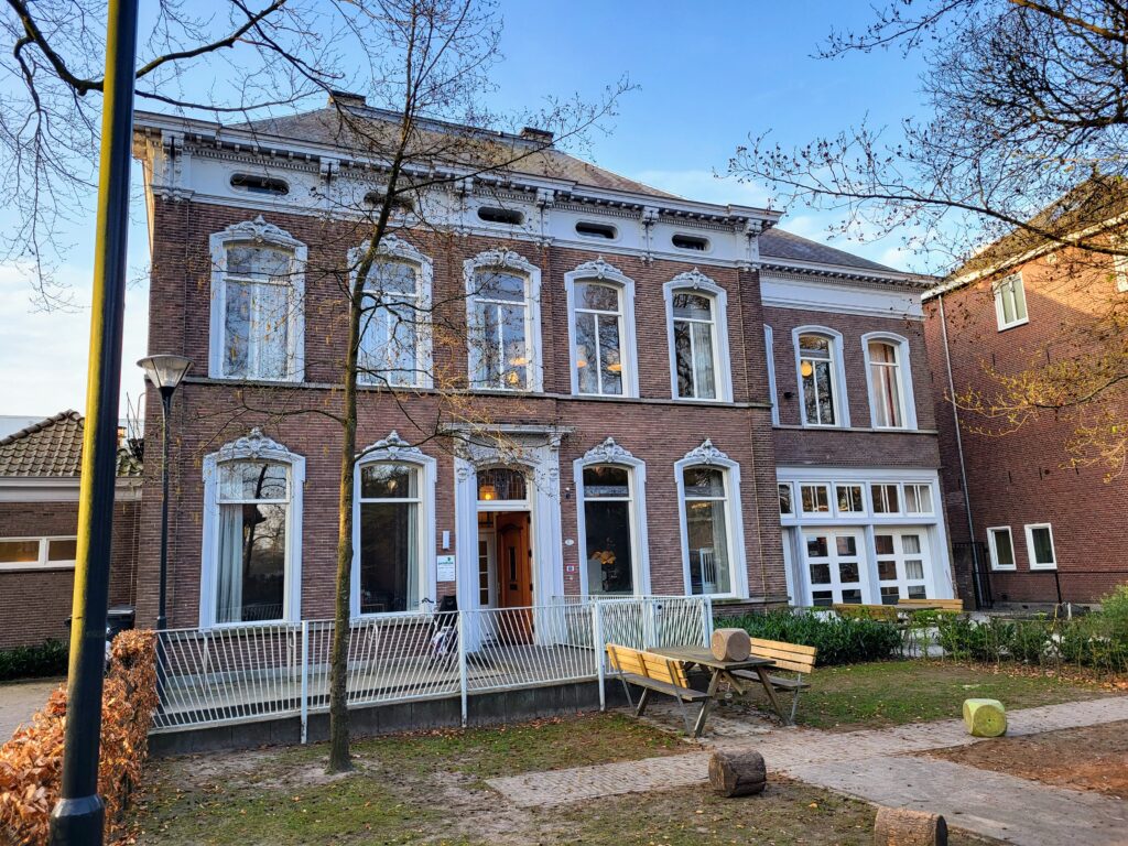 2022 St. Josephstraat 102.