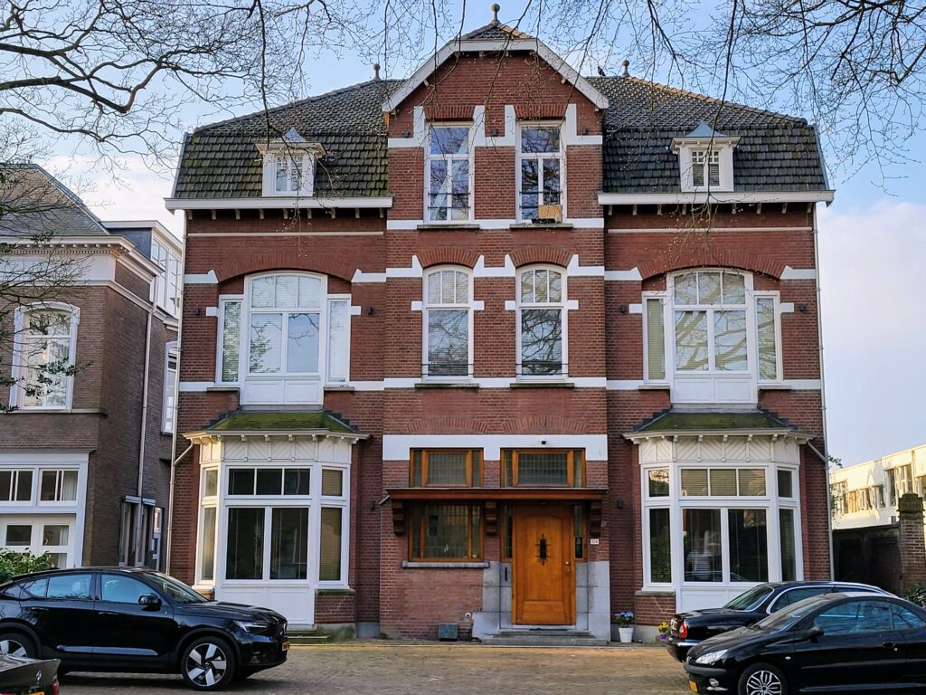 2022 St. Josephstraat 104.