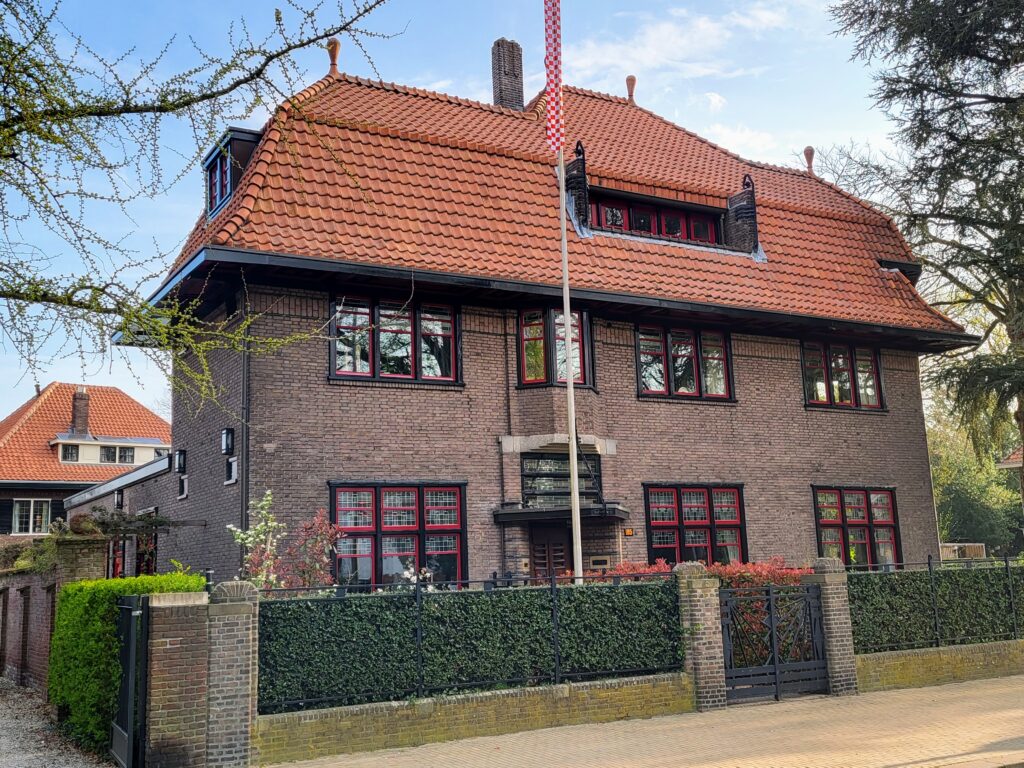 2022 St. Josephstraat 105.