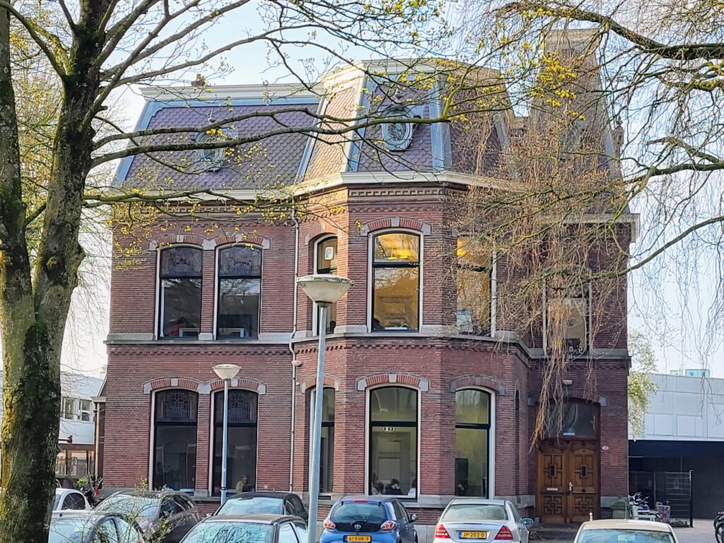 2022 St. Josephstraat 108.