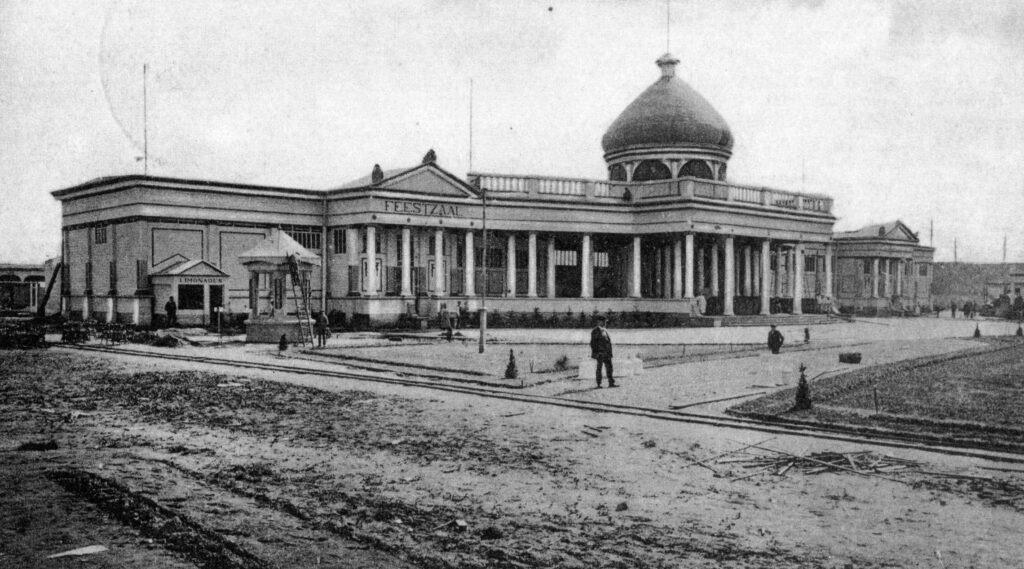 Feestzaal 1913 in aanbouw.