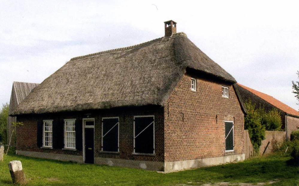 2020 Broekstraat 6. Voormalige "krukboerderij". Dateert volgens de gevelankers van 1747. Het woonhuis werd dan dwars tegen de stal geplaatst, maar in 1923 werd die stal gesloopt. Sinds 2010 Rijksmonument.